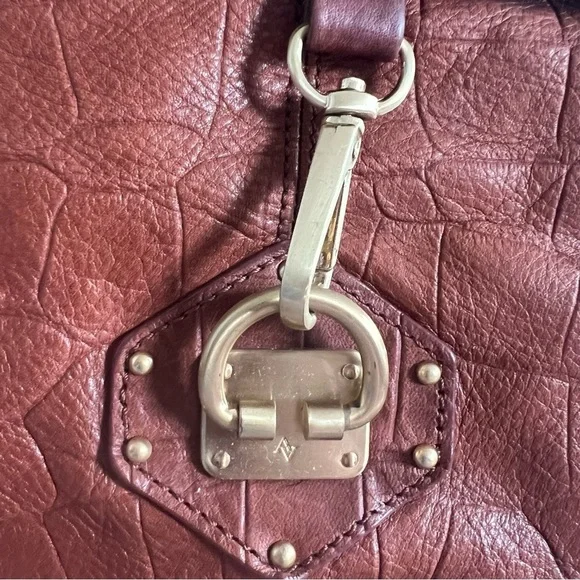 Adrienne Vittadini Brown Leather Shoulder Bag with Slouchy Design - Picture 2 of 7